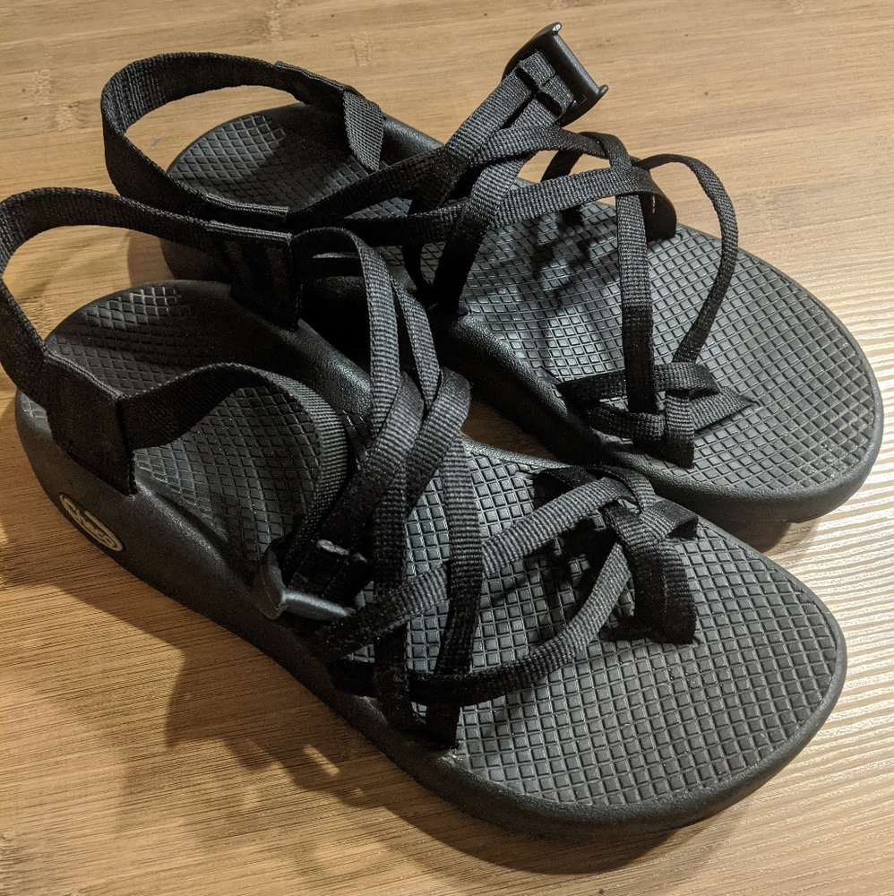 Black Double Strap Toe Loop Chacos